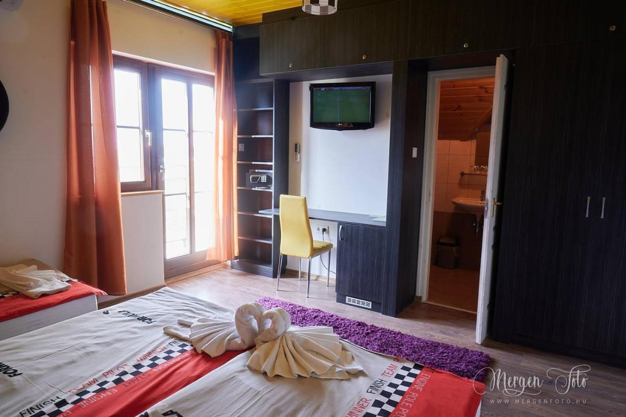 Bed and Breakfast Kamaras Ring House Mogyoród Zewnętrze zdjęcie