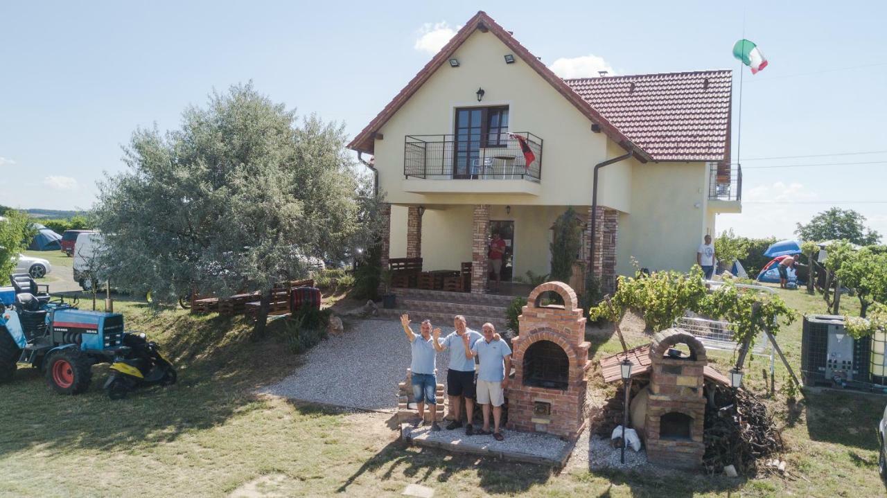 Bed and Breakfast Kamaras Ring House Mogyoród Zewnętrze zdjęcie