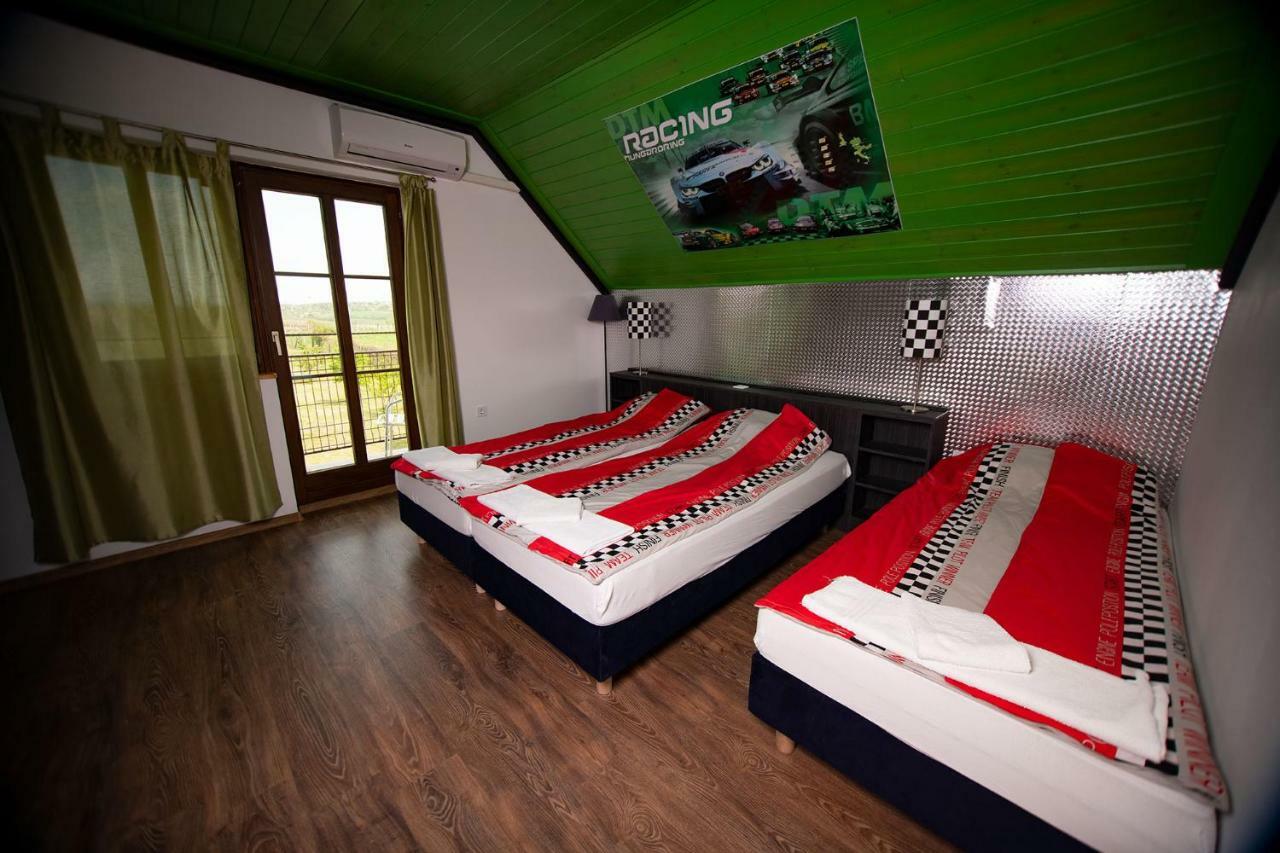 Bed and Breakfast Kamaras Ring House Mogyoród Zewnętrze zdjęcie